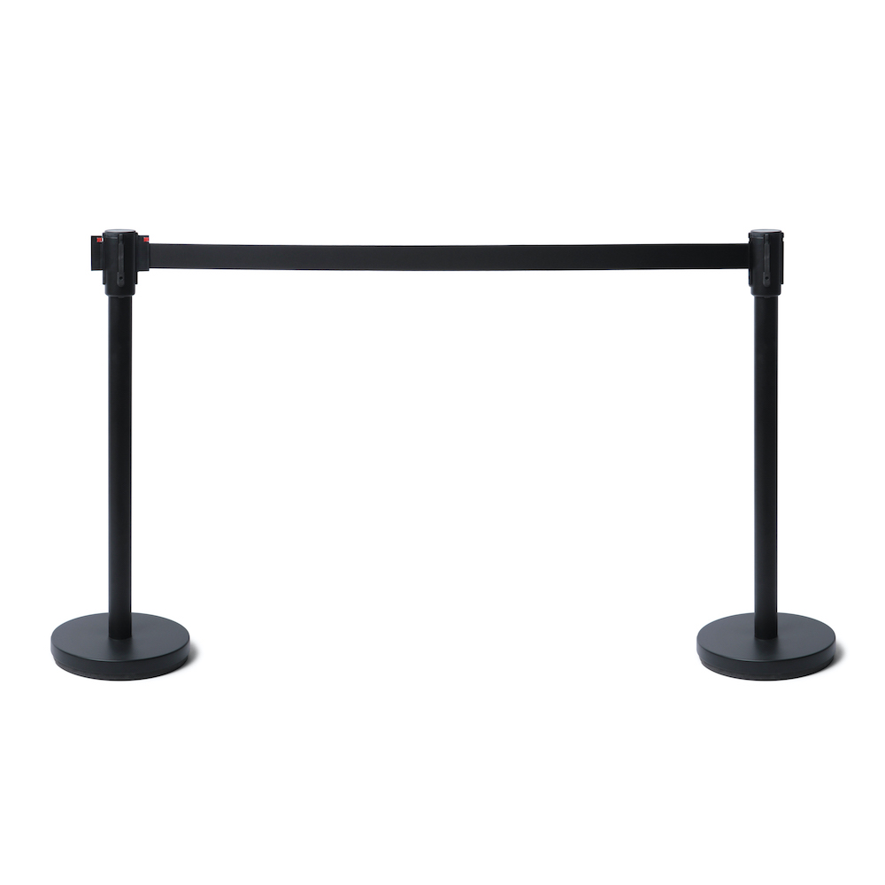 Stanchion with retractable belt